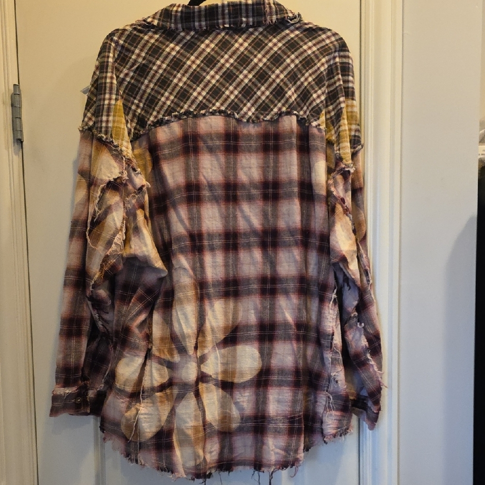 NWT Blue Velvet Plaid Button Down Shirt Size Medium - Cool Detailing! - Picture 10 of 16